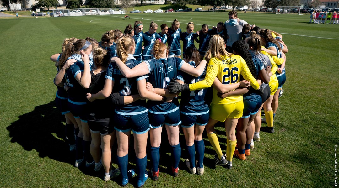 Soccer_Huddle_vs_North_Florida-1