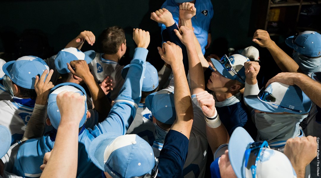 group_in_dugout_vs_UNF