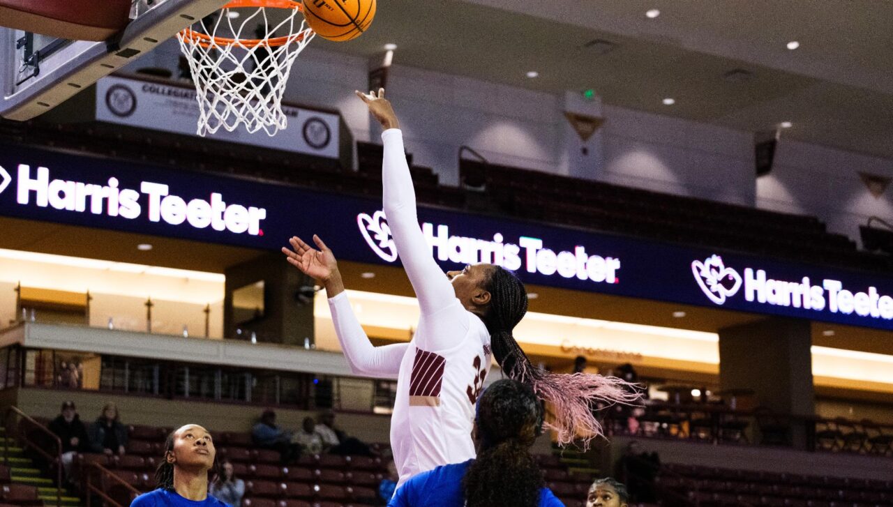 20240202_COFC_WBB_vs_Hampton_MAV_070_1_