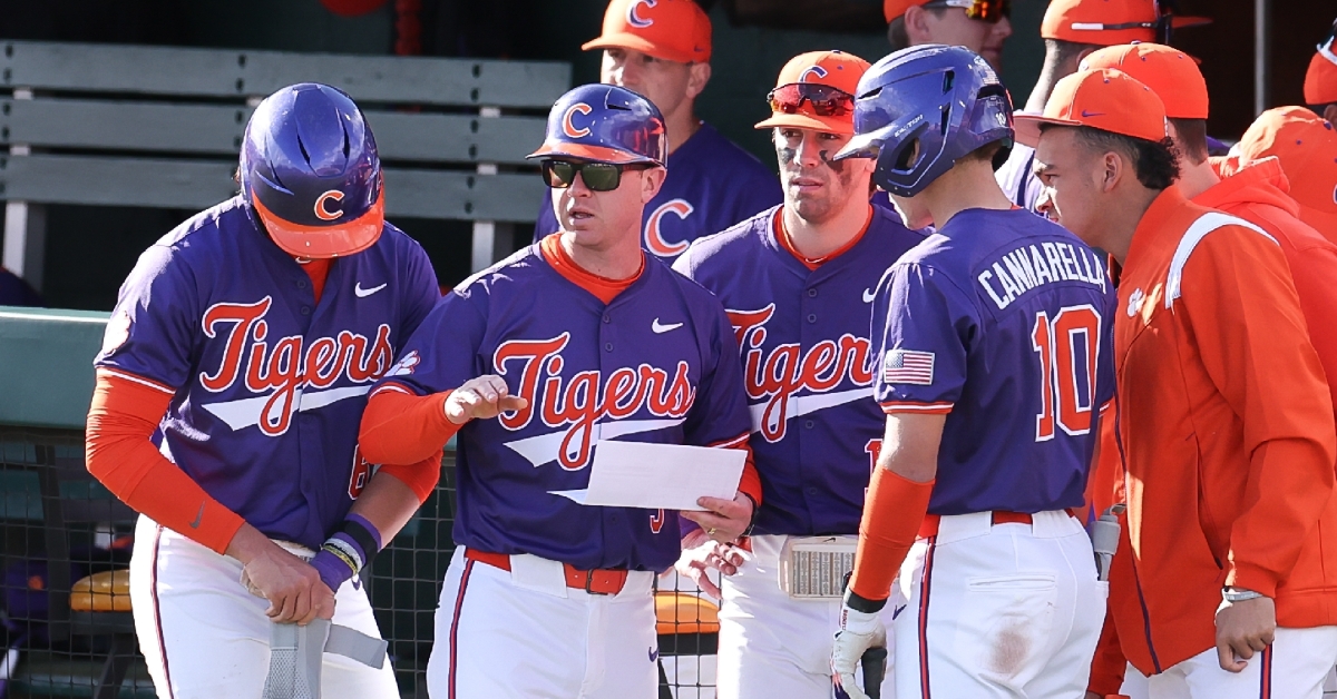 clemson-huddle-bsb-kenstate