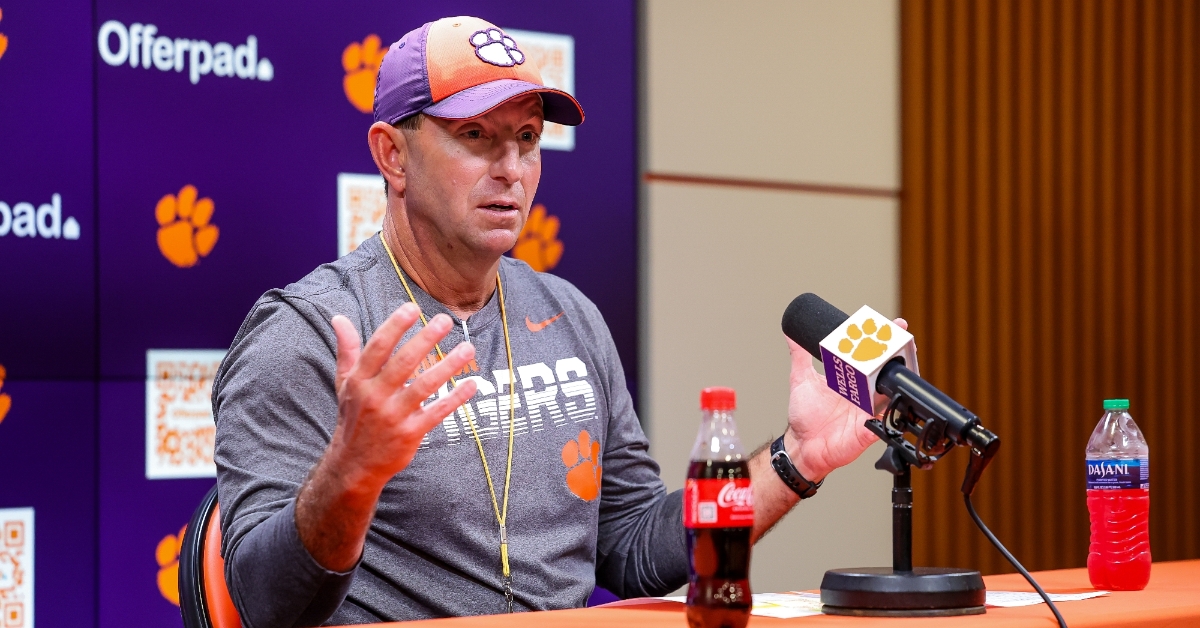 swinney-dabo-hands-spring