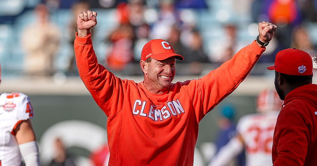 swinney-dabo-arms-gator