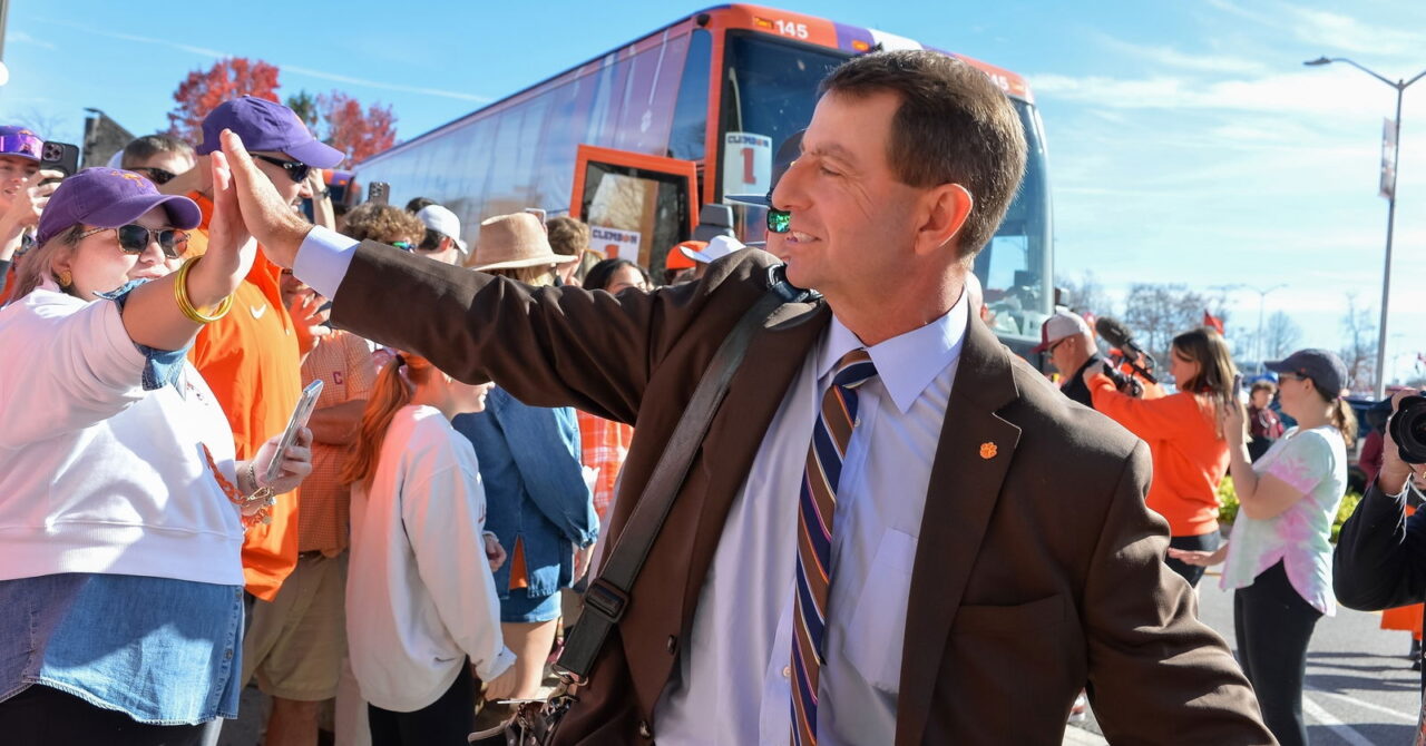 dabo-high5-usat-brian-bishop-1280x670.jpg