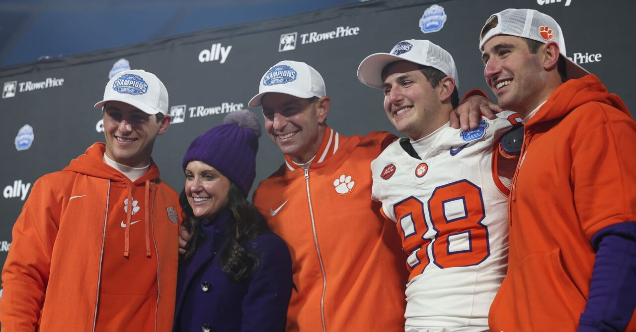 swinney-family-acccg-1280x670.jpg