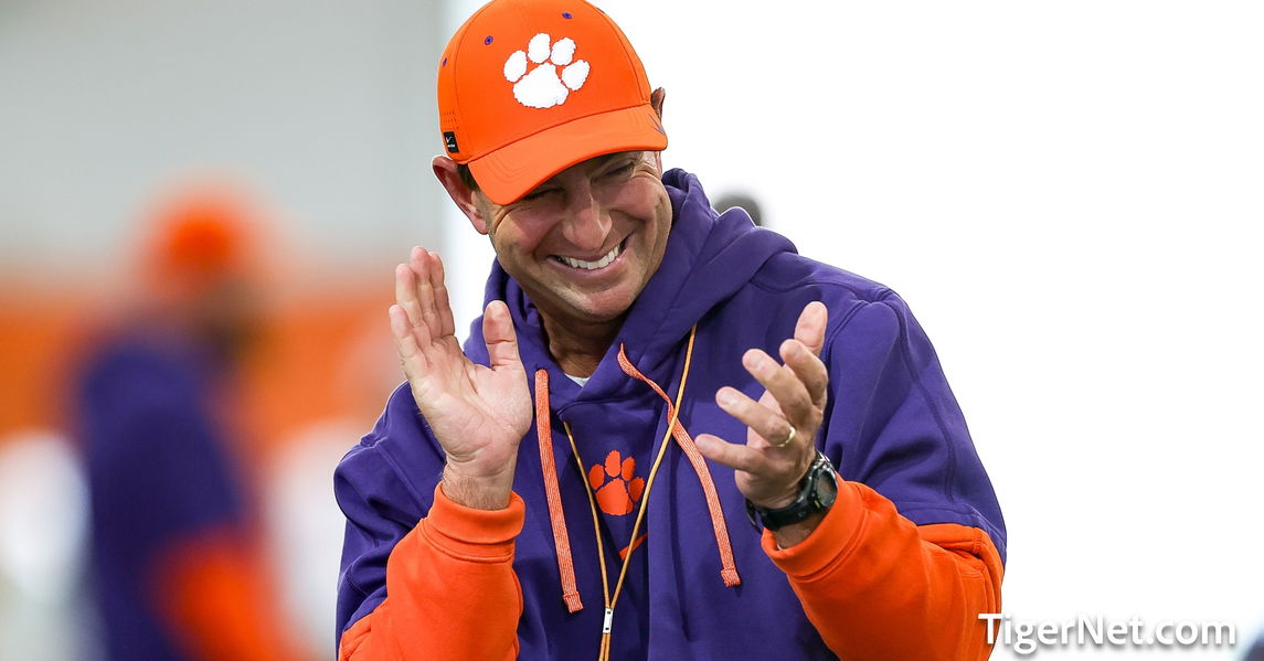 dabo-smile-clap